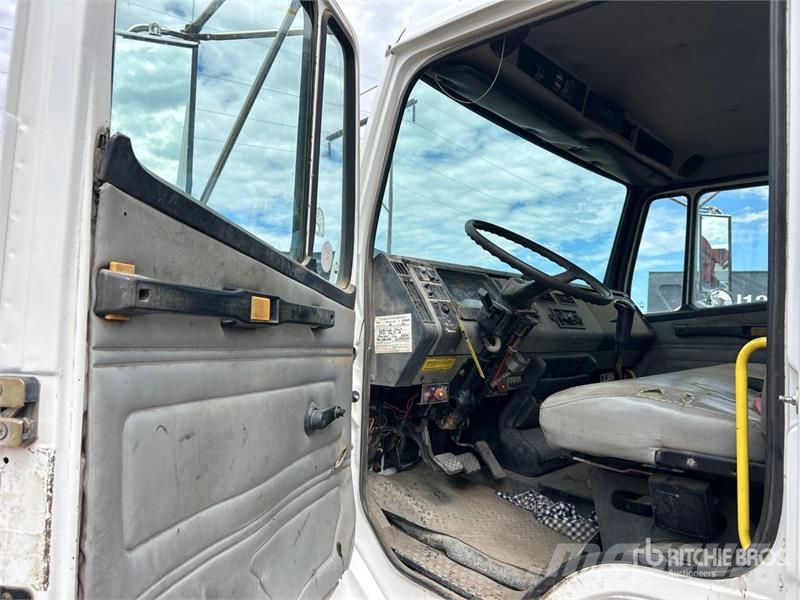 Freightliner 455 8 ton Straight Boom on Freightliner FL80 4x2 B Kranbilar