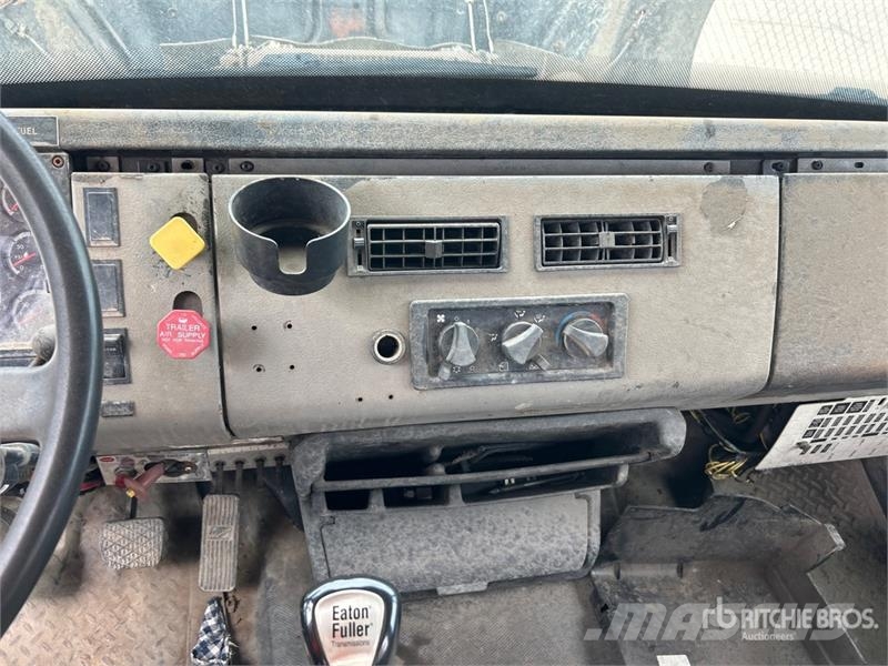 Freightliner 455 8 ton Straight Boom on Freightliner FL80 4x2 B Kranbilar