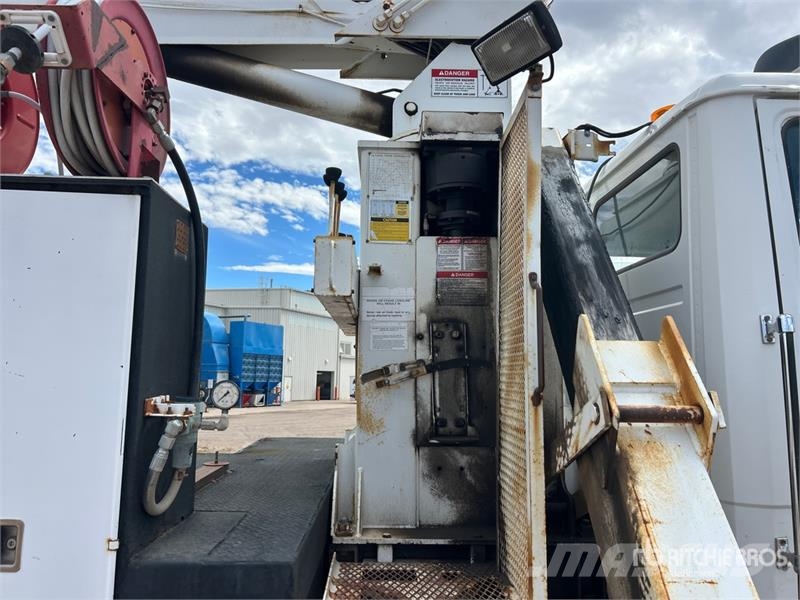 Freightliner 455 8 ton Straight Boom on Freightliner FL80 4x2 B Kranbilar