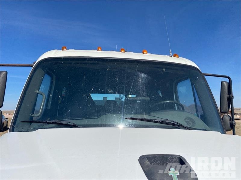Freightliner 5200R 8100 lb Knuckle Boom on Freightliner 108SD 1 Truck mounted cranes