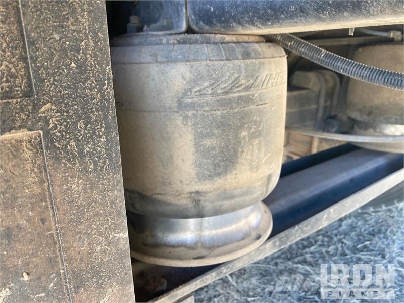 Freightliner 5200R 8100 lb Knuckle Boom on Freightliner 108SD 1 Truck mounted cranes