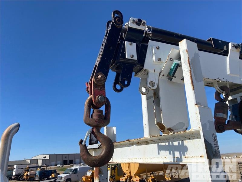 Freightliner 5200R 8100 lb Knuckle Boom on Freightliner 108SD 1 Truck mounted cranes