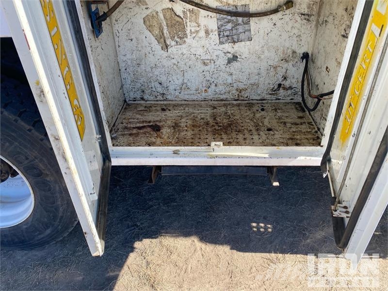 Freightliner 5200R 8100 lb Knuckle Boom on Freightliner 108SD 1 Truck mounted cranes