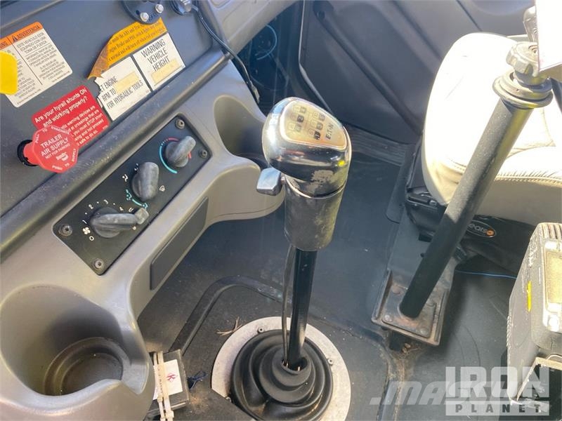 Freightliner 5200R 8100 lb Knuckle Boom on Freightliner 108SD 1 Truck mounted cranes