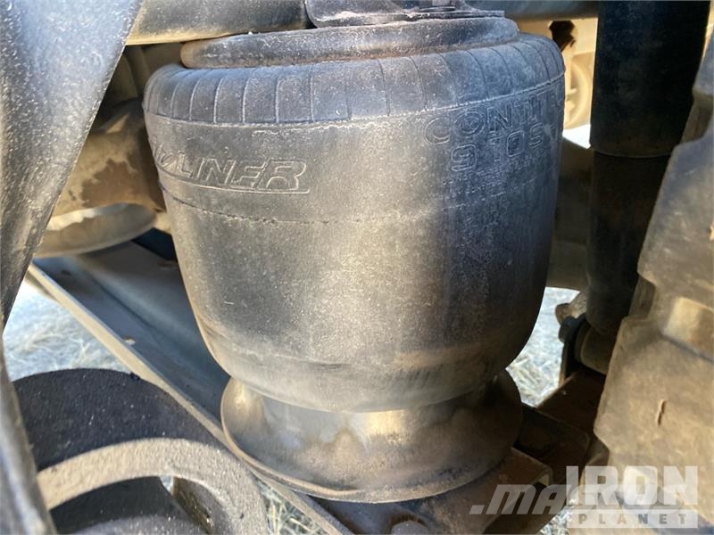 Freightliner 5200R 8100 lb Knuckle Boom on Freightliner 108SD 1 Truck mounted cranes