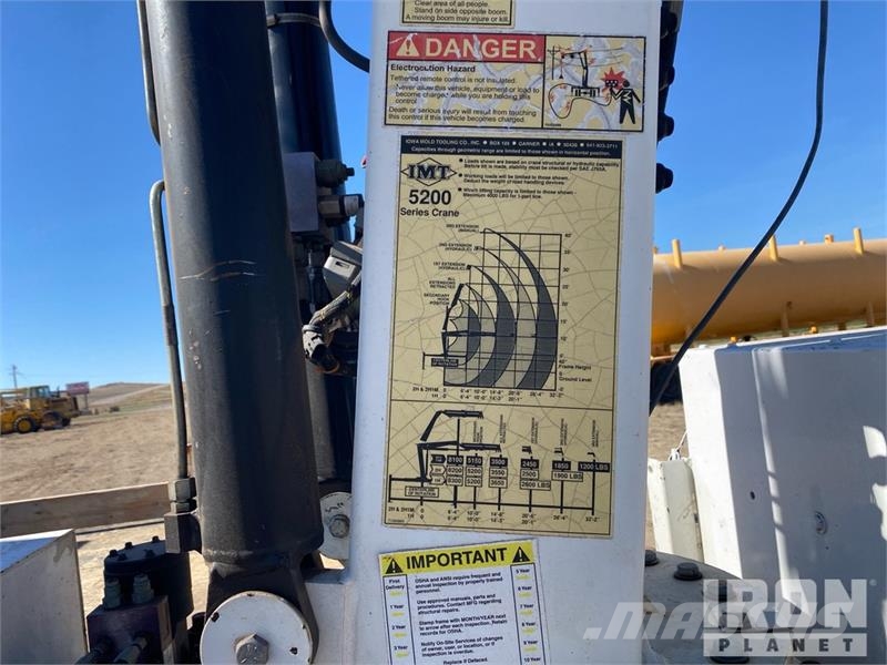 Freightliner 5200R 8100 lb Knuckle Boom on Freightliner 108SD 1 Truck mounted cranes