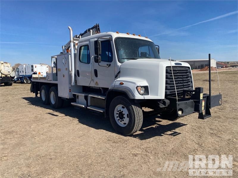 Freightliner 5200R 8100 lb Knuckle Boom on Freightliner 108SD 1 Truck mounted cranes