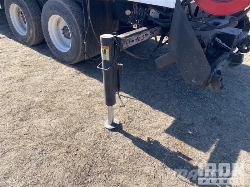 Freightliner 5200R 8100 lb Knuckle Boom on Freightliner 108SD 1 Truck mounted cranes