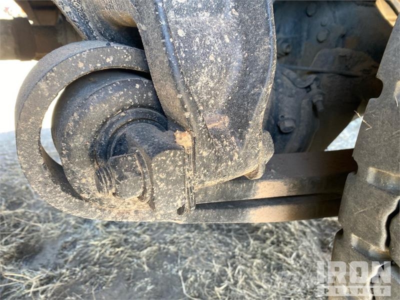 Freightliner 5200R 8100 lb Knuckle Boom on Freightliner 108SD 1 Truck mounted cranes