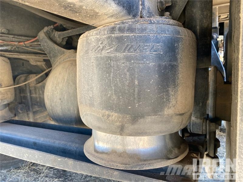 Freightliner 5200R 8100 lb Knuckle Boom on Freightliner 108SD 1 Truck mounted cranes