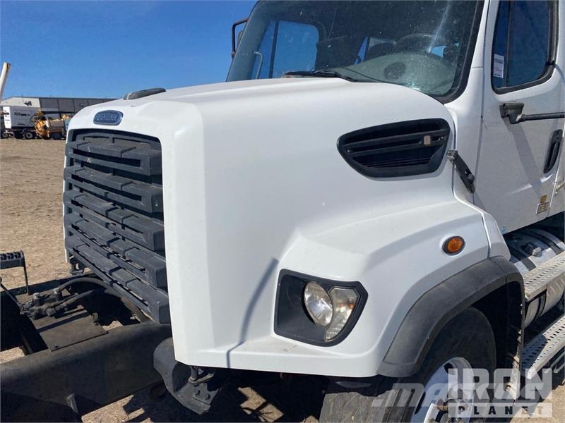 Freightliner 5200R 8100 lb Knuckle Boom on Freightliner 108SD 1 Truck mounted cranes