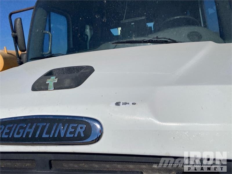 Freightliner 5200R 8100 lb Knuckle Boom on Freightliner 108SD 1 Truck mounted cranes