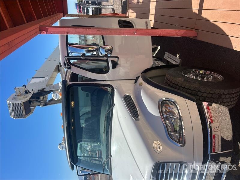 Freightliner 600E2 40000 lb Straight Boom on Freightliner M2 10 Autogru