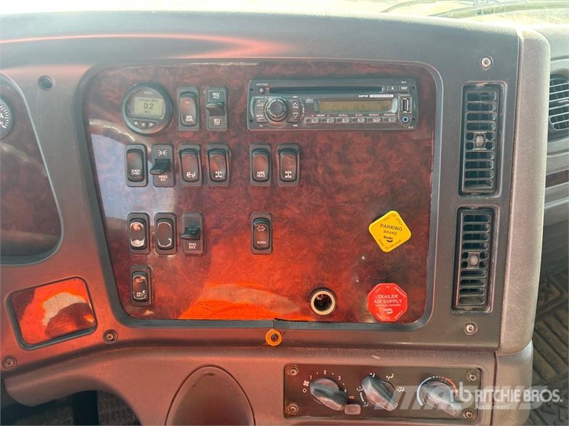 Freightliner 6x4 T/A Dump Truck Pašizgāzējs