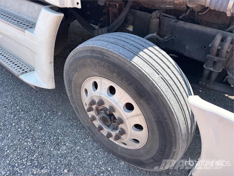 Freightliner 6x4 T/A Sleeper Truck Tractor Vilcēji