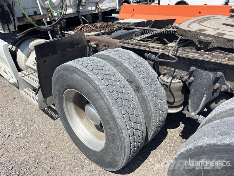 Freightliner 6x4 T/A Sleeper Truck Tractor Vilcēji