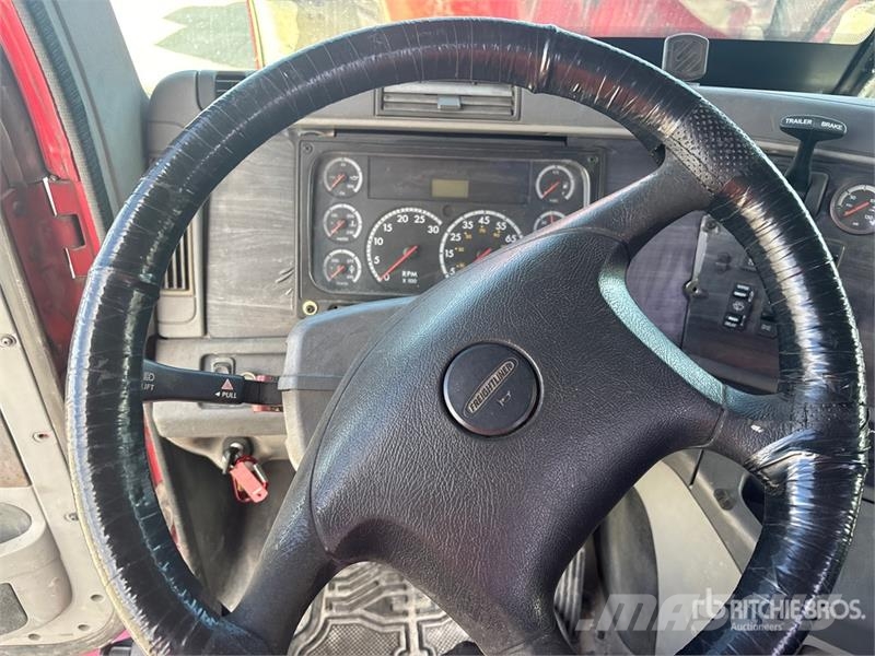 Freightliner C120 6x4 T/A Day Cab Truck Tractor Vilcēji