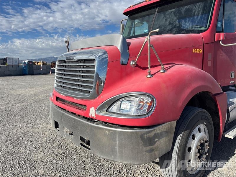 Freightliner C120 6x4 T/A Day Cab Truck Tractor Vilcēji