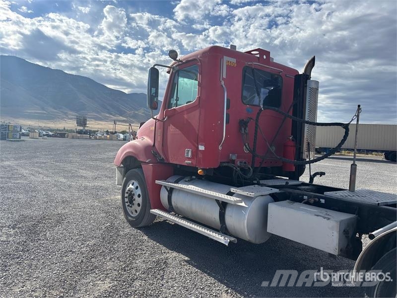 Freightliner C120 6x4 T/A Day Cab Truck Tractor Vilcēji