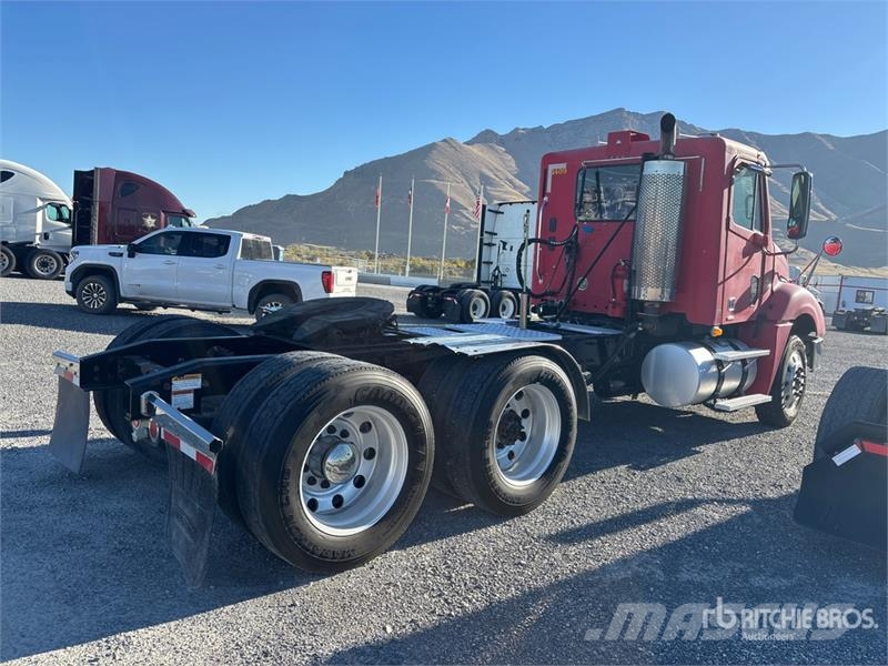 Freightliner C120 6x4 T/A Day Cab Truck Tractor وحدات الجر