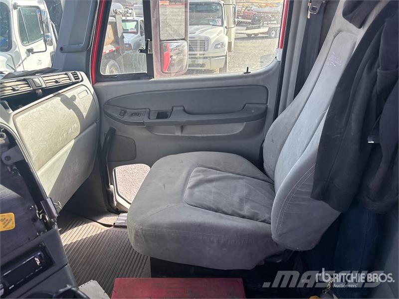 Freightliner C120 6x4 T/A Day Cab Truck Tractor Vilcēji