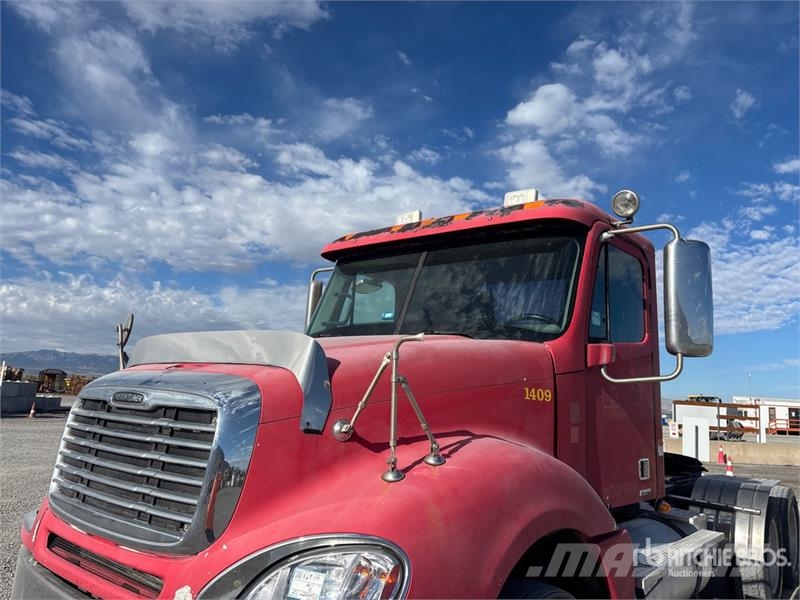 Freightliner C120 6x4 T/A Day Cab Truck Tractor Vilcēji