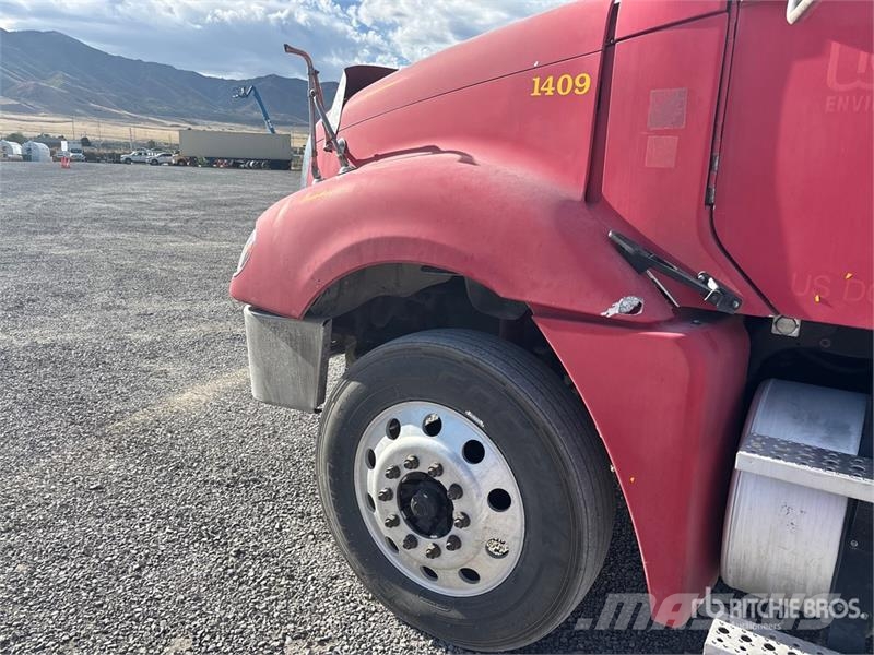 Freightliner C120 6x4 T/A Day Cab Truck Tractor Vilcēji