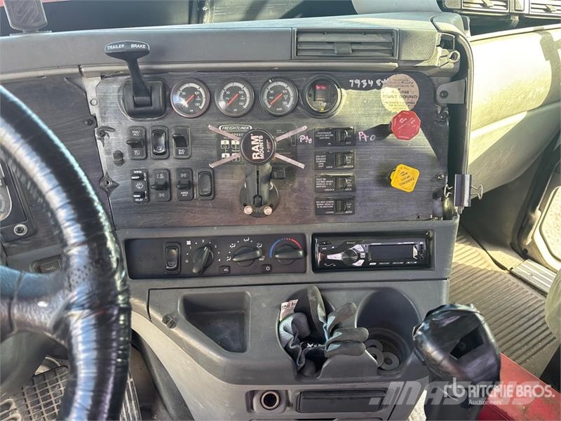 Freightliner C120 6x4 T/A Day Cab Truck Tractor Vilcēji
