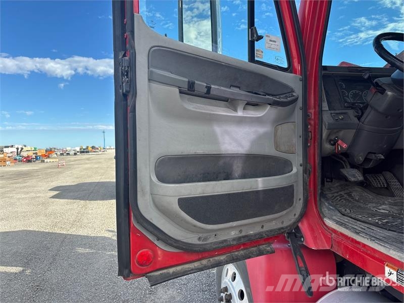 Freightliner C120 6x4 T/A Day Cab Truck Tractor Vilcēji