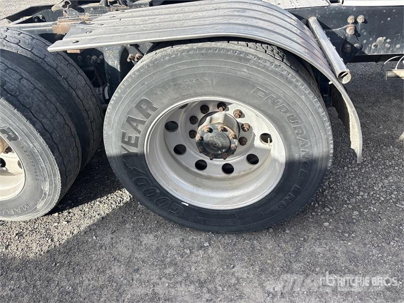 Freightliner C120 6x4 T/A Day Cab Truck Tractor Vilcēji