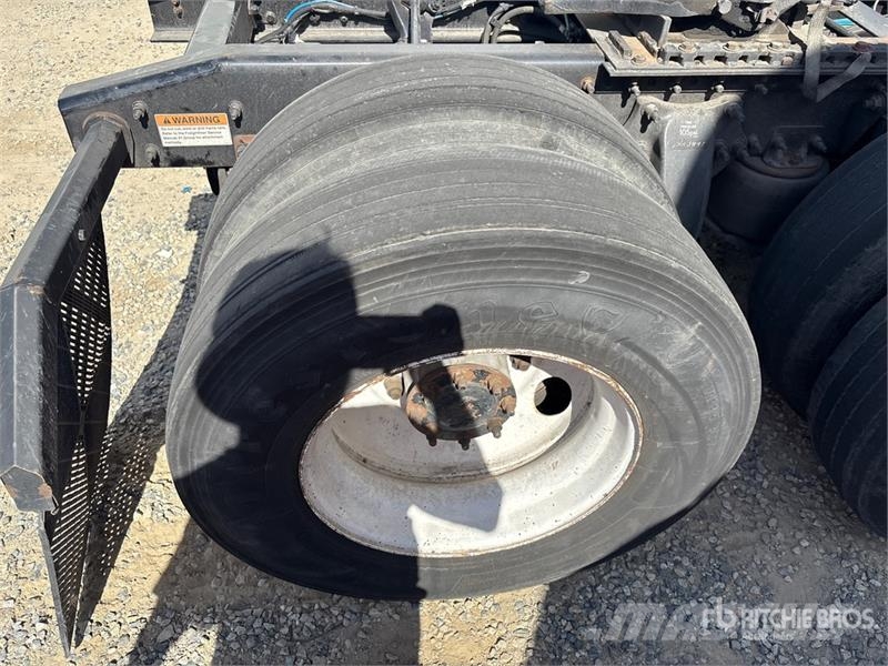 Freightliner Cascadia 125 6x4 T/A Sleeper Truck Tractor Tegljači