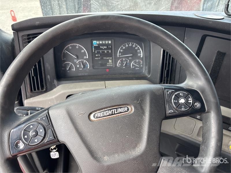 Freightliner Cascadia 126 6x4 T/A Sleeper Truck Tractor Motrici e Trattori Stradali