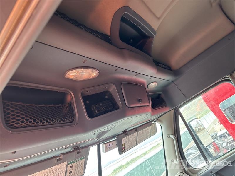 Freightliner Cascadia 125 6x4 T/A Sleeper Truck Tractor 트랙터 유닛