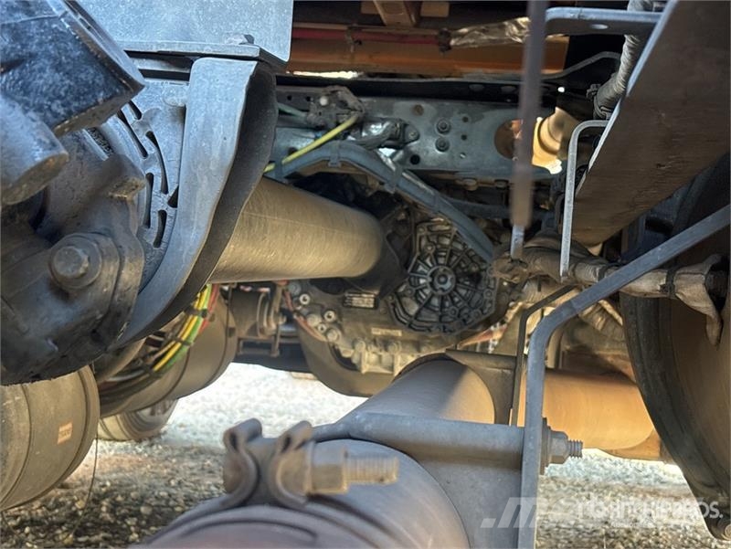 Freightliner Cascadia 126 6x4 T/A Sleeper Truck Tractor وحدات الجر
