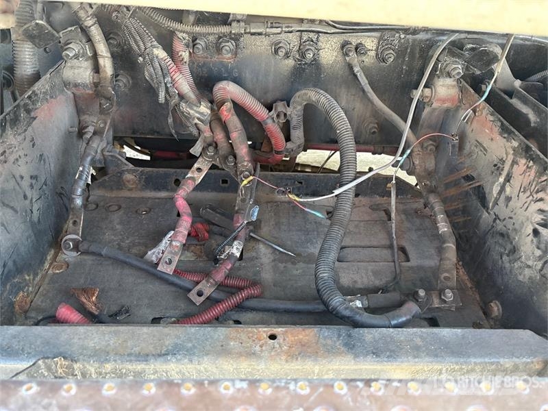 Freightliner Cascadia 125 6x4 Roll-Off Truck (Inoperable) شاحنات لوادر