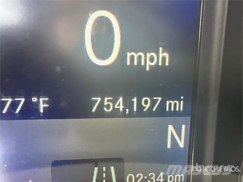Freightliner Cascadia 126 6x4 T/A Sleeper Truck Tractor Tractor Units