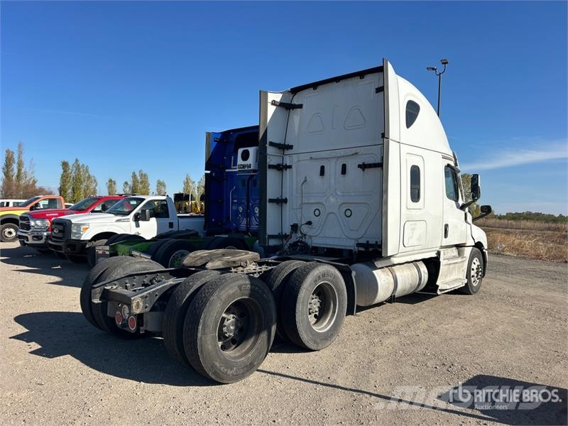 Freightliner Cascadia 6x4 T/A Sleeper Truck Tractor Тягачі