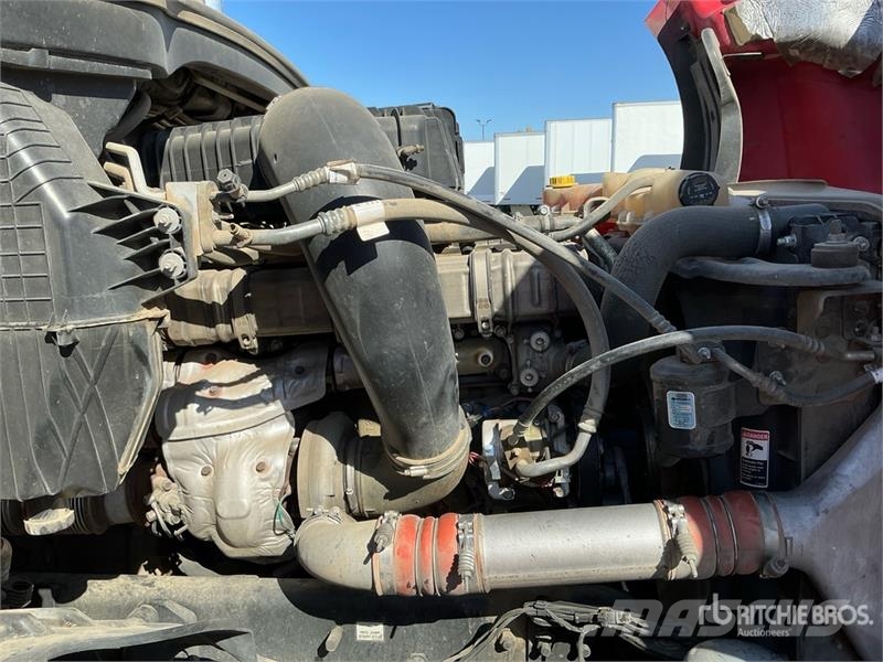 Freightliner Cascadia 6x4 T/A Sleeper Truck Tractor Tracteur routier