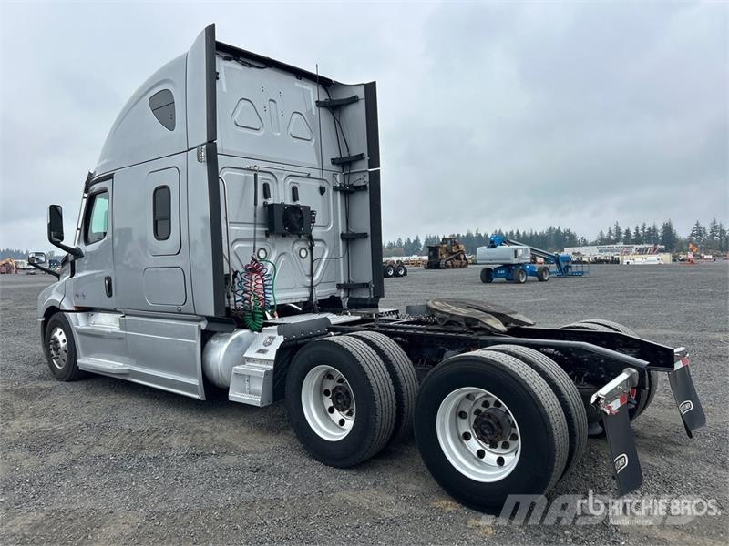 Freightliner Cascadia 126 6x4 T/A Sleeper Truck Tractor Cabezas tractoras