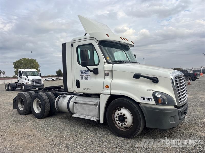 Freightliner Cascadia 113 Тягачі