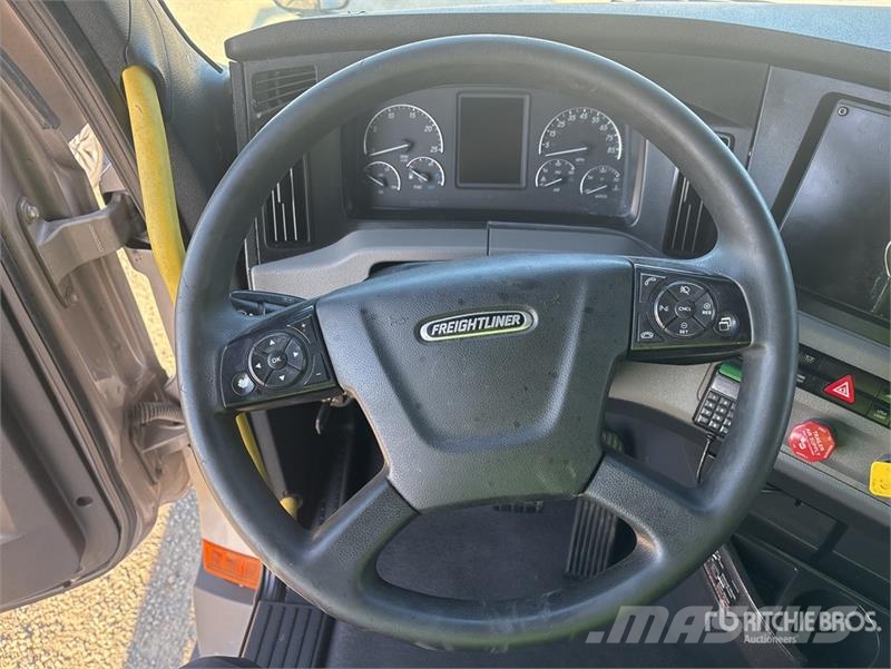 Freightliner Cascadia 126 6x4 T/A Sleeper Truck Tractor 트랙터 유닛