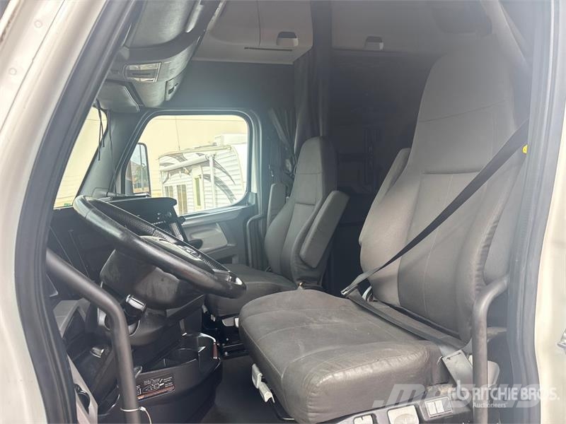 Freightliner Cascadia 126 6x4 T/A Sleeper Truck Tractor Motrici e Trattori Stradali