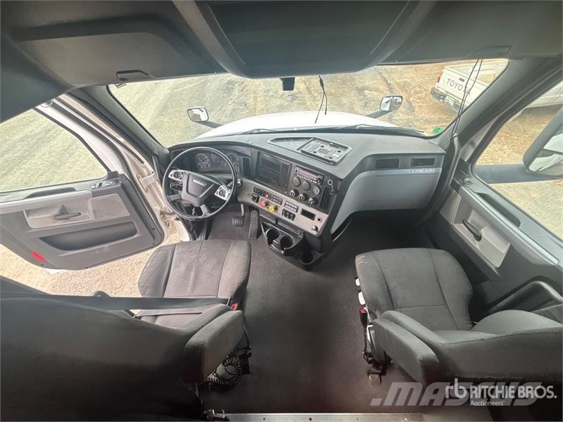 Freightliner Cascadia 126 6x4 T/A Sleeper Truck Tractor Motrici e Trattori Stradali