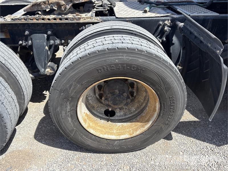 Freightliner Cascadia 125 6x4 T/A Sleeper Truck Tractor Tractor Units