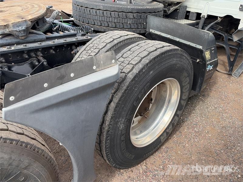 Freightliner Cascadia 126 6x4 T/A Sleeper Truck Tractor Ciągniki siodłowe