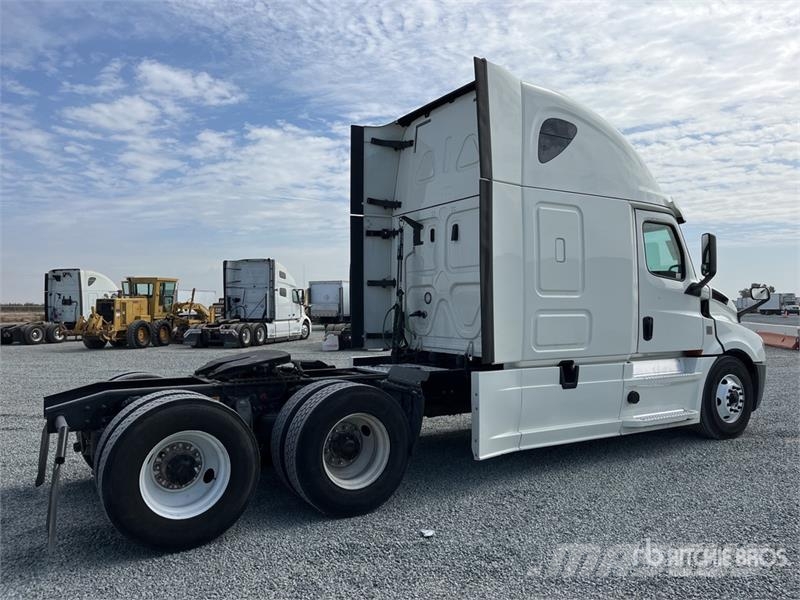 Freightliner Cascadia 126 Autotractoare