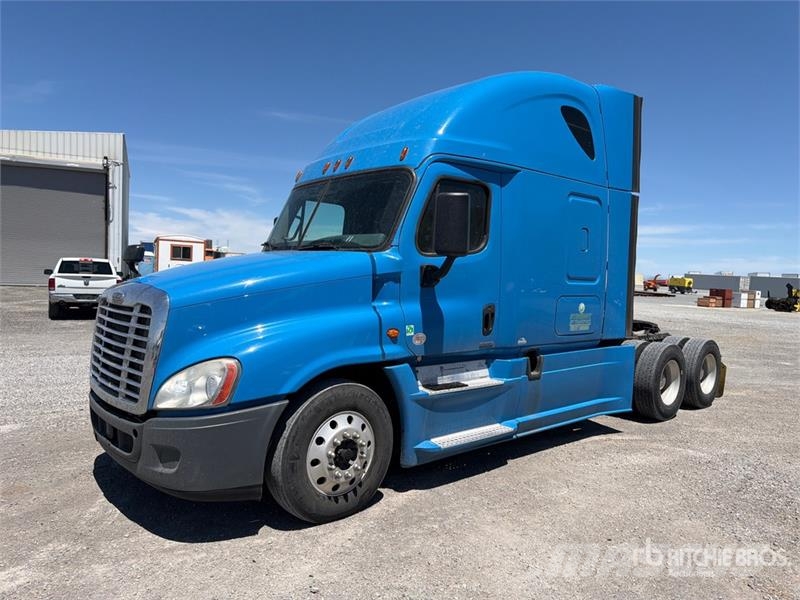 Freightliner Cascadia 125 6x4 T/A Sleeper Truck Tractor Vlačilci