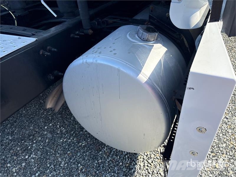 Freightliner Cascadia 126 6x4 T/A Sleeper Truck Tractor Tractor Units