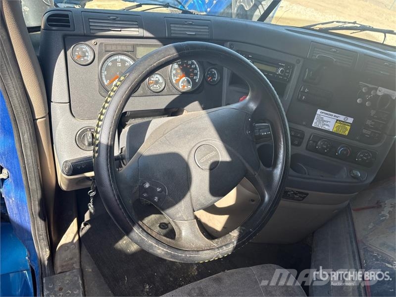 Freightliner Cascadia 125 6x4 T/A Sleeper Truck Tractor (Inoper 트랙터 유닛