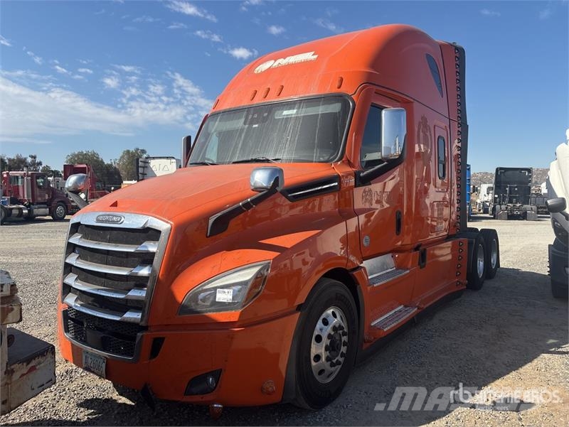 Freightliner Cascadia 126 6x4 T/A Sleeper Truck Tractor وحدات الجر